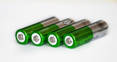 おうち時間によく使う充電式電池の基礎知識！選び方や注意点をご紹介します