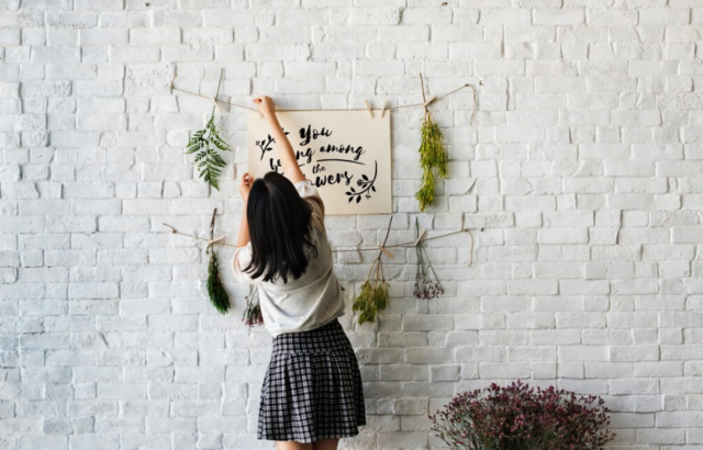 壁面インテリアで魅力的なお部屋に!おしゃれに見えるアイディア集