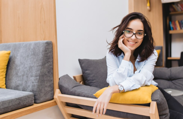 おうち専用メガネの選び方!ポイントや人気ブランドを知って快適なおうち時間を