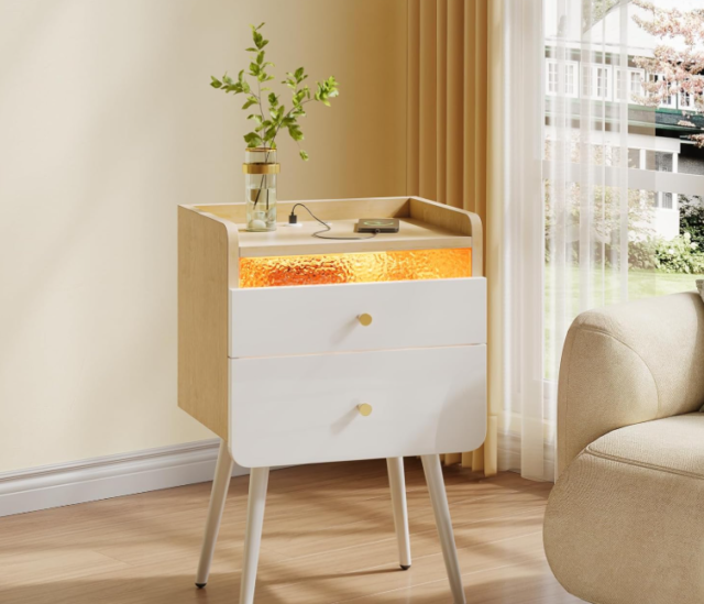 寝室のお気に入りスペースが完成！ベッドサイドテーブルのおすすめデザインと魅力