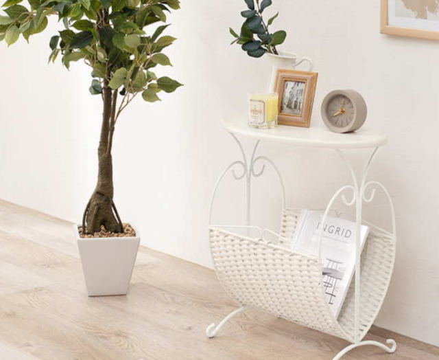 寝室のお気に入りスペースが完成！ベッドサイドテーブルのおすすめデザインと魅力