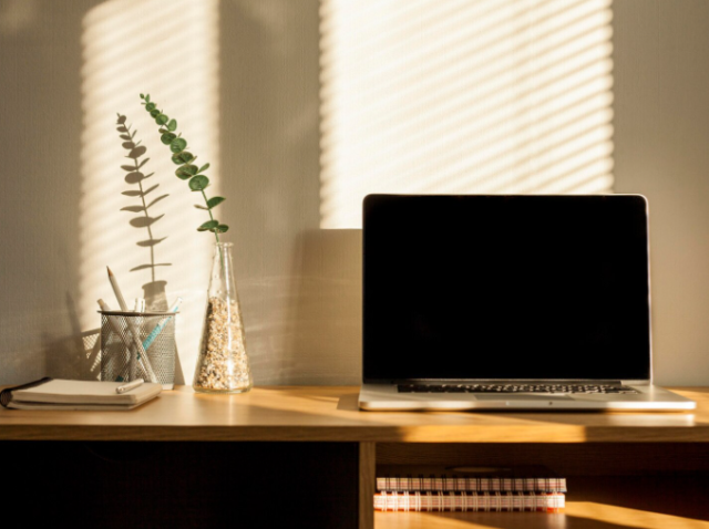 在宅ワークのモチベーションが高まる!おしゃれなパソコンデスクインテリア例5選