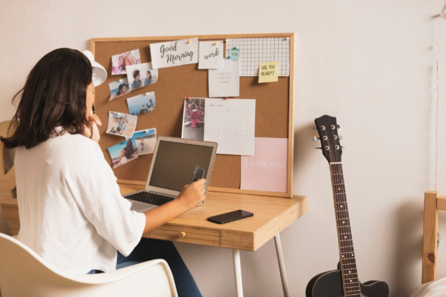 在宅ワークのモチベーションが高まる!おしゃれなパソコンデスクインテリア例5選