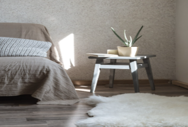 秋冬インテリアの定番！ファーラグの選び方を知って温かみのあるお部屋に