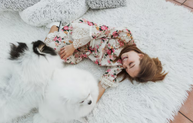 秋冬インテリアの定番！ファーラグの選び方を知って温かみのあるお部屋に