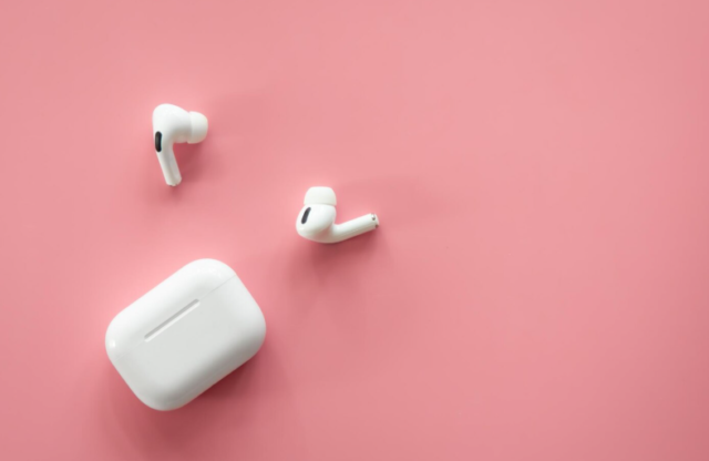 睡眠の質が高まる話題の寝ホン!メリットやおすすめ品をチェック