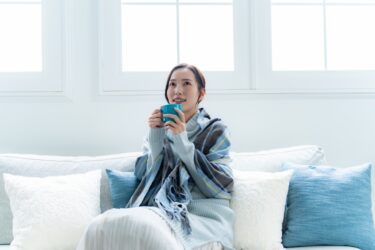 暖房にかかる電気代を節約したい方注目！電気を使わないあったかグッズでぬくぬく過ごそう