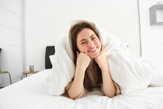 寝起きに口臭が気になるのはなぜ?原因に応じた対策でさわやかな息に!