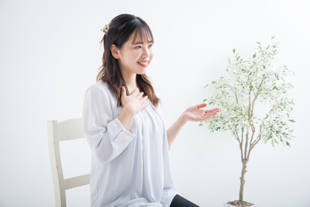 デスクワークやスマホ操作で崩れていない?正しい座り方や姿勢をサポートしてくれるおすすめクッションをチェック