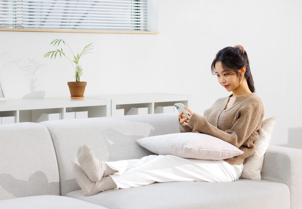 デスクワークやスマホ操作で崩れていない?正しい座り方や姿勢をサポートしてくれるおすすめクッションをチェック